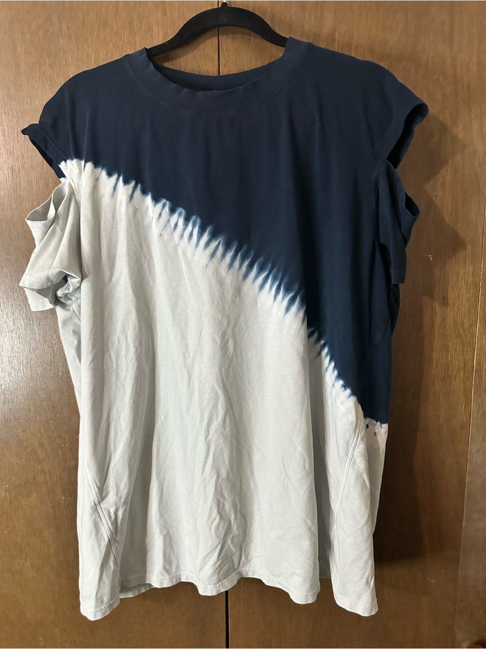 Lululemon LA All Yours Cut-Out Cold Shoulder Diagonal Navy Tie Dye Tee Sz 12 - Picture 2 of 9